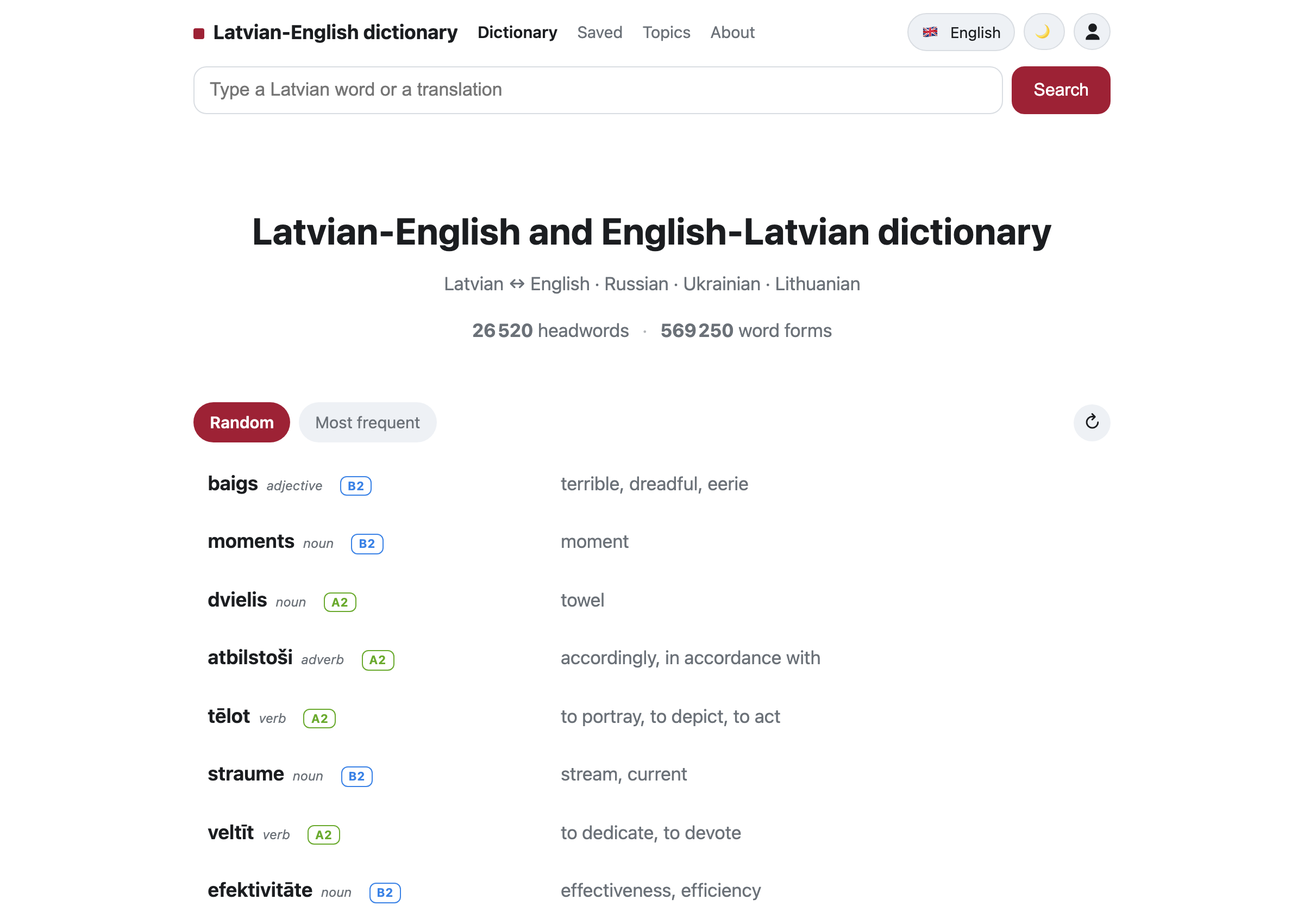 De startpagina van dict.lv — een zoekvak, de omvang van het woordenboek, en een lijst willekeurige Letse woorden met hun ERK-niveau en Engelse vertaling